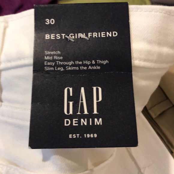 Size 10/30 white distressed gap jeans. NWT - Picture 4 of 5